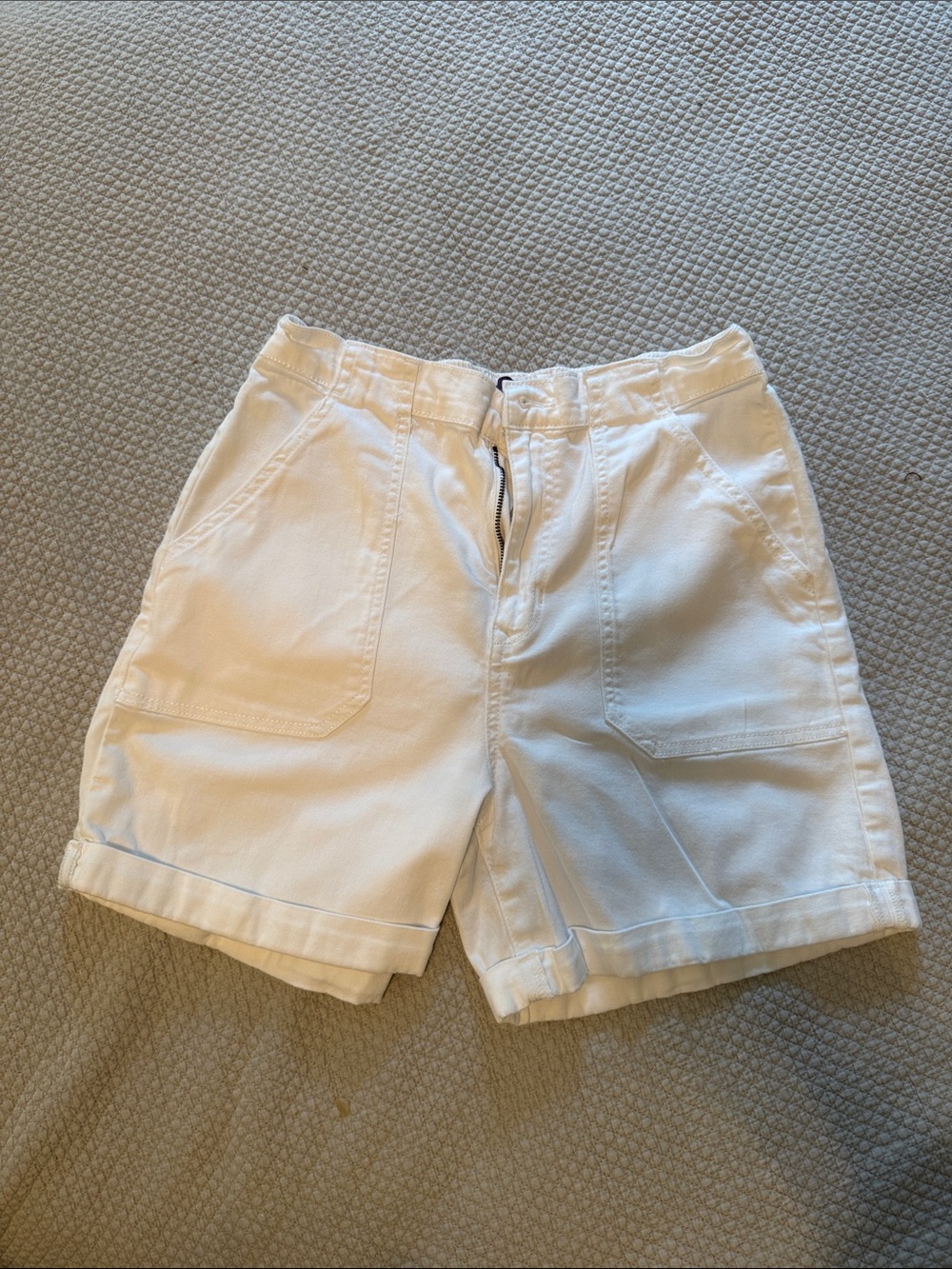 Gloria Vanderbilt White Cotton Patch-Pocket Shorts